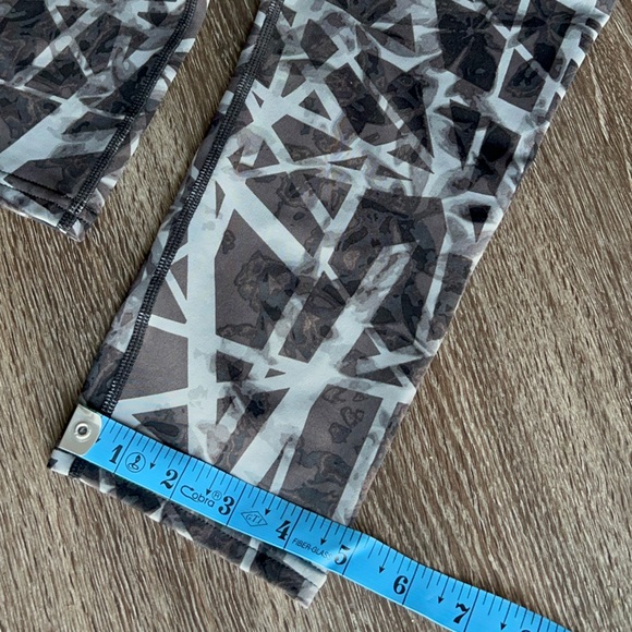 Athleta, Women’s, Geo Sonar, Printed, Capri, Leggings. - Picture 12 of 12